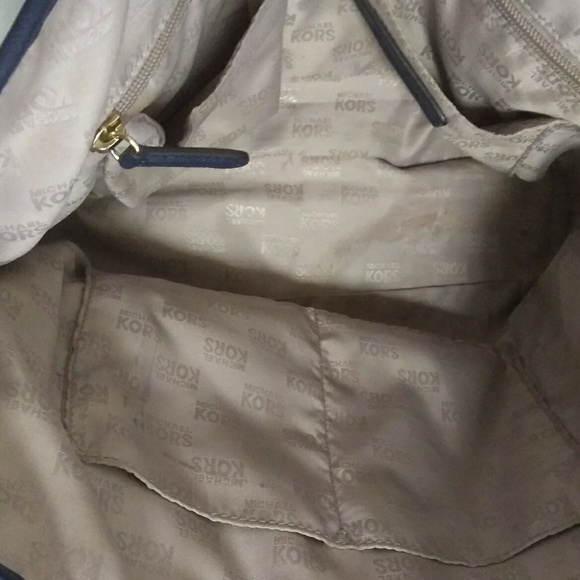 Michael Kors Navy Blue Bag. - Picture 4 of 7